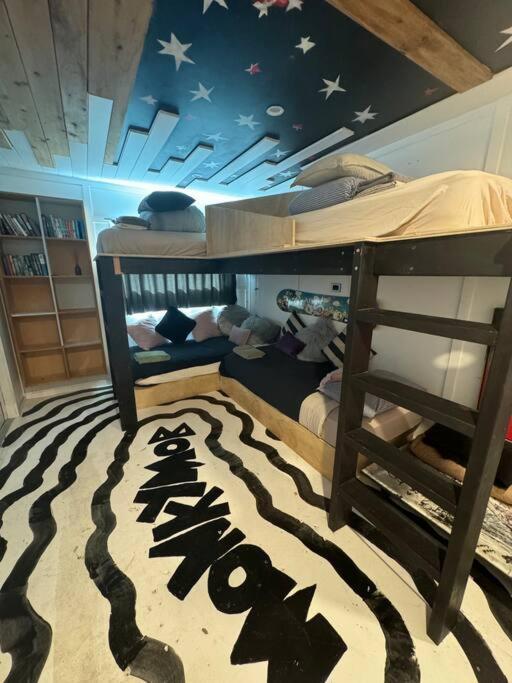 Electric Waihi Beach House - Family & Dog Friendly, Close To Beach, Pool Table, Outdoor Fire Room, Skate Ramp Bowentown Dış mekan fotoğraf